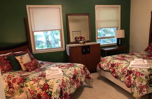 Boone House | Heavenly Mountain Lodge *HOT TUB* 7,200 sqft Blue Ridge PARADISE !