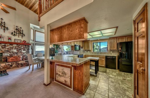 Tahoe Village Condo | Heavenly Tahoe Luxury Condo- Panoramic lake views, skiing and nightlife.