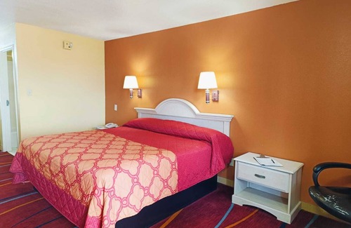 Harker Heights Hotel | Heights Inn by Townhouse Harker Heights, TX