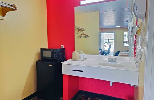 Harker Heights Hotel | Heights Inn by Townhouse Harker Heights, TX