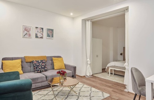 Prague 3 Apartment | Helen Homestay Zizkov