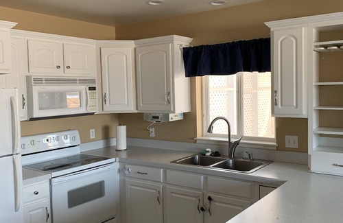 Helena House | Helena Townhouse next to Skelton Park (Dog and kid friendly)