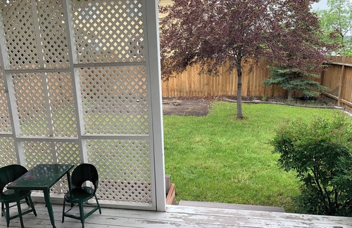 Helena House | Helena Townhouse next to Skelton Park (Dog and kid friendly)