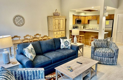 Lake Lure House | ~Hell of a View-Rumbling Bald Elite Lakeside Condo