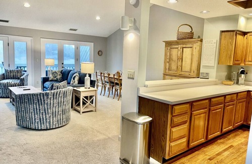 Lake Lure House | ~Hell of a View-Rumbling Bald Elite Lakeside Condo