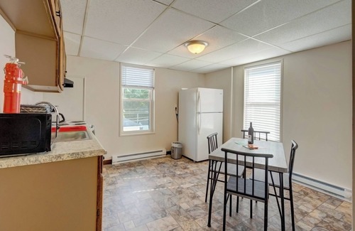 Hershey Apartment | Hell's Kitchen, Apt #1n1-bedroom apartment just a short walk to Hershey Theatre