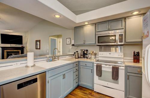 Star House | Hello Dolly! 3 beds, 2 bath, 2 TV's, Fireplace, Quiet Neighborhood in Star, ID minutes from walking trails and river views