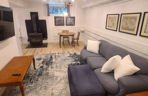 Bracebridge Apartment | Hello Muskoka! 1 Private Bedroom, Queen Bed - 1 Private Bathroom - Entire Space