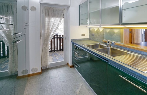 Cervinia Apartment | HelloChalet - The View ski-in/ski-out Matterhorn view with garage