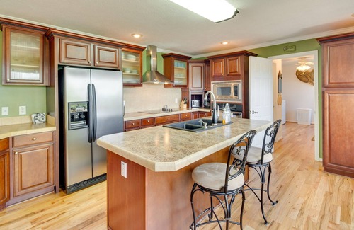 Hendersonville House | Hendersonville Retreat w/Mtn Views & Deck!