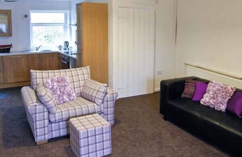 Denbigh Cottage | HENDRE ALED COTTAGE 1, pet friendly, with a garden in Llansannan