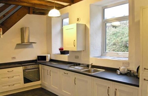 Denbigh Cottage | HENDRE ALED COTTAGE 2, pet friendly, with a garden in Llansannan