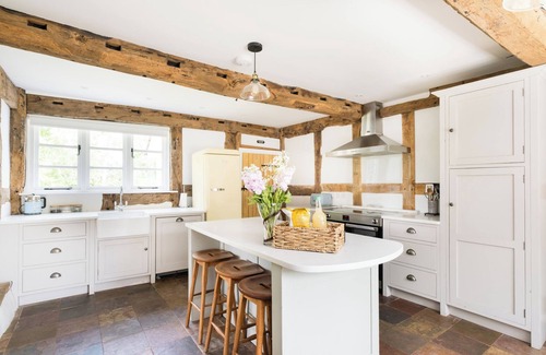 Little Cowarne Cottage | HENHOUSE FARM, pet friendly, with hot tub in Bodenham