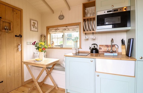 Redmile Cottage | Herbie's Shepherds Hut at Shepherds Lodge