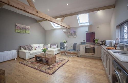 Hereford Apartment | Herefordshire - Little Oak - Charming Cottage in Rural Location North of Hereford - Sleeps 2 Guets - Ideal For A Cozy Trip Away - Hosted By RENTMYHOUSE