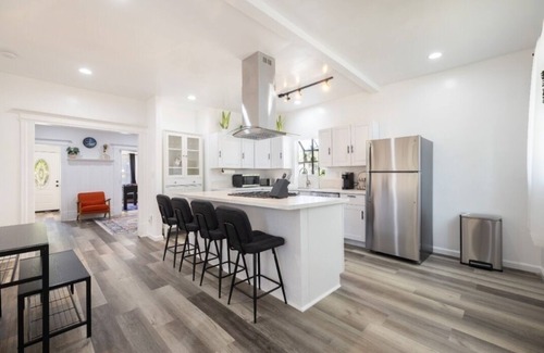 North Oak Park House | HeritageHaven-AttractionHotspot!
