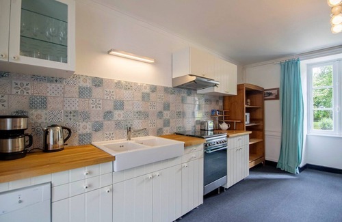 Locoal-Mendon House | Hermely - LOCOAL-MENDON