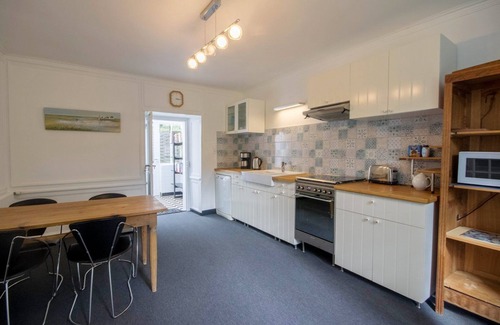 Locoal-Mendon House | Hermely - LOCOAL-MENDON