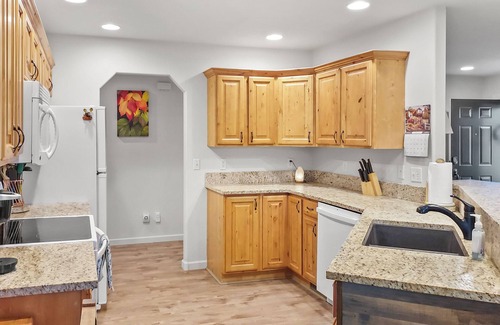 Montrose House | Hermosa Haven Winter Wonderland