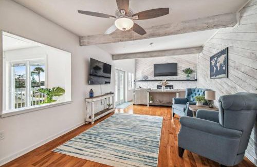 Spring Hill House | Hernando Hideaway:Heated Pool/Decks/Dock/Balcony/Yard w/Firepit/Kayaks