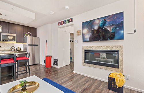 Prairie Village Apartment | Hero HQ KING BD No Stairs WiFi Covered Parking Feel Secure and comfortable
