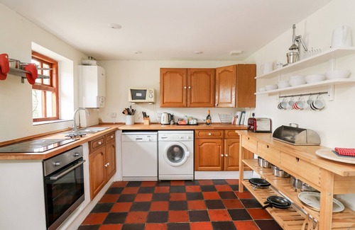 Llandeilo Cottage | HERON HOUSE, pet friendly, character holiday cottage in Llandeilo