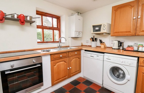 Llandeilo Cottage | HERON HOUSE, pet friendly, character holiday cottage in Llandeilo