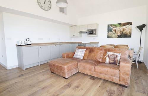 Wedmore Cottage | HERON LODGE CASTLE FARM, family friendly, with hot tub in Wedmore