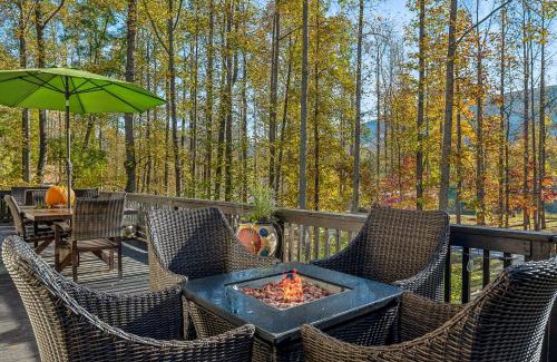 Great Cacapon House | Herons Rest - Riverfront, Fire Pit, All seasons Porch, Grill, Games, Fishing, Deck, Wifi, River view