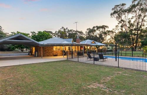 Herron House | Herron Farm Stay Family Fun and Country Comfort