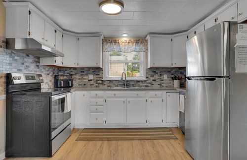 Mount Aetna House | Hershey Retreat | Pool, Spa, Sauna, Plunge, & Pond
