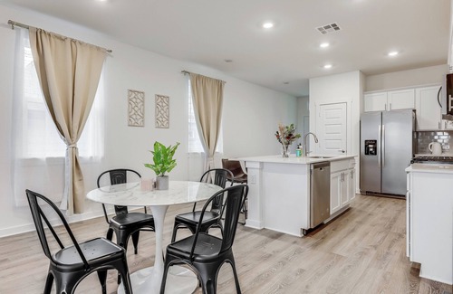 Austin House | Hestia: East Austin Stunning Skyline Views