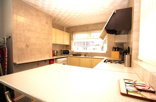 Moelfre House | Heulwen - sleeps 7 - Moelfre - Anglesey