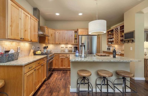 Quandary Village Cabin | Heuston Haus Summary: