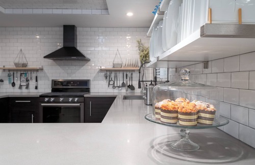 Vista House | HGTV Style Coastal Retreat! Close to Legoland, Zoo, Beaches and More!