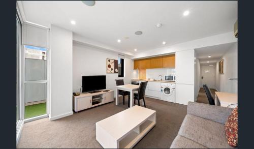 Adelaide Central Business District Apartment | Hi 5 star Adelaide City Luxury Oasis