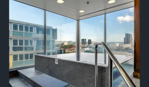 Adelaide Central Business District Apartment | Hi 5 star Adelaide City Luxury Oasis