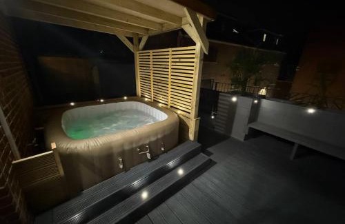 Fishponds Apartment | Hi spec Victorian apartment with Rooftop Hot tub