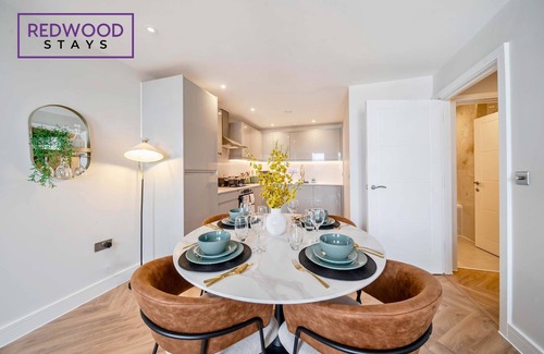 Rushmoor District Apartment | Hi-Speed WiFi, 55 Inch 4K TV, FREE Parking