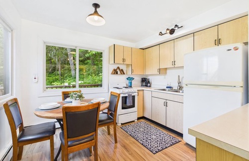 Juneau Apartment | Hi Tide Retreat w/Bayfront Deck & Ocean Views