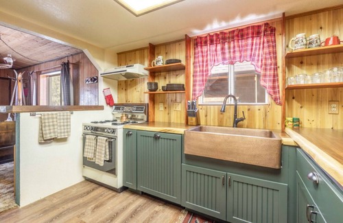 Woodlands Cabin | Hibernation station + Outdoor Area & Pet Friendly!