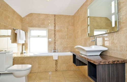 Mallow Hotel | Hibernian Hotel & Leisure Centre