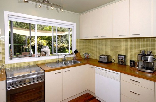 Matapouri Cottage | Hibiscus - Matapouri Holiday Home