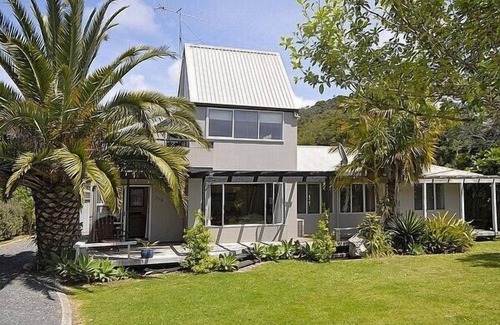 Matapouri Cottage | Hibiscus - Matapouri Holiday Home