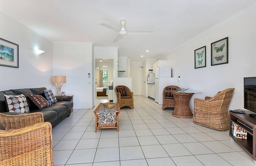 Palm Cove Apartment | Hibiscus On Palm Cove at Marlin Waters