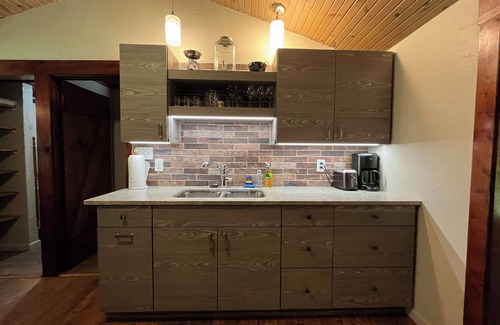 Tylersburg Cabin | Hickory Creek Haven-Creekside Log Cabin-Allegheny National Forest Pet Friendly!