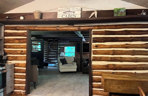 Tylersburg Cabin | Hickory Creek Haven-Creekside Log Cabin-Allegheny National Forest Pet Friendly!