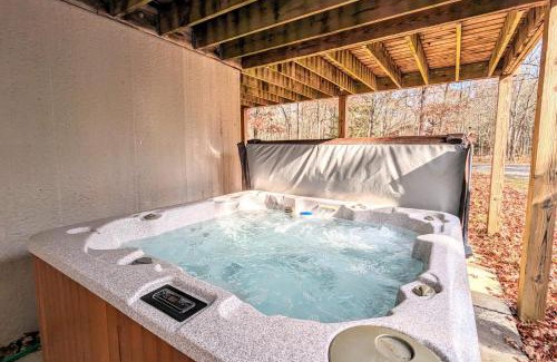 Albrightsville House | Hickory Haven by AvantStay Hot Tub Game Room Theater Deck