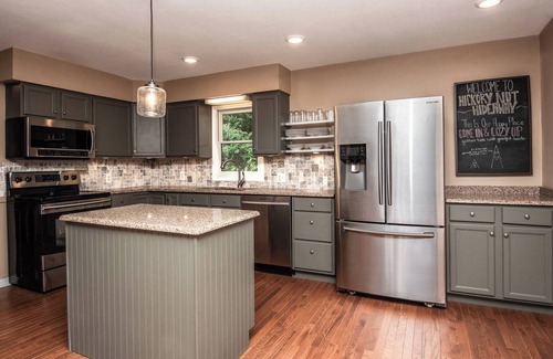 Gerton Cabin | Hickory Nut Hideaway by AvantStay | Mountain Views