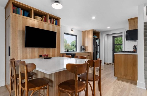 Oshkosh House | Hickory On The Lake- Beautiful home on Lake Winnebago